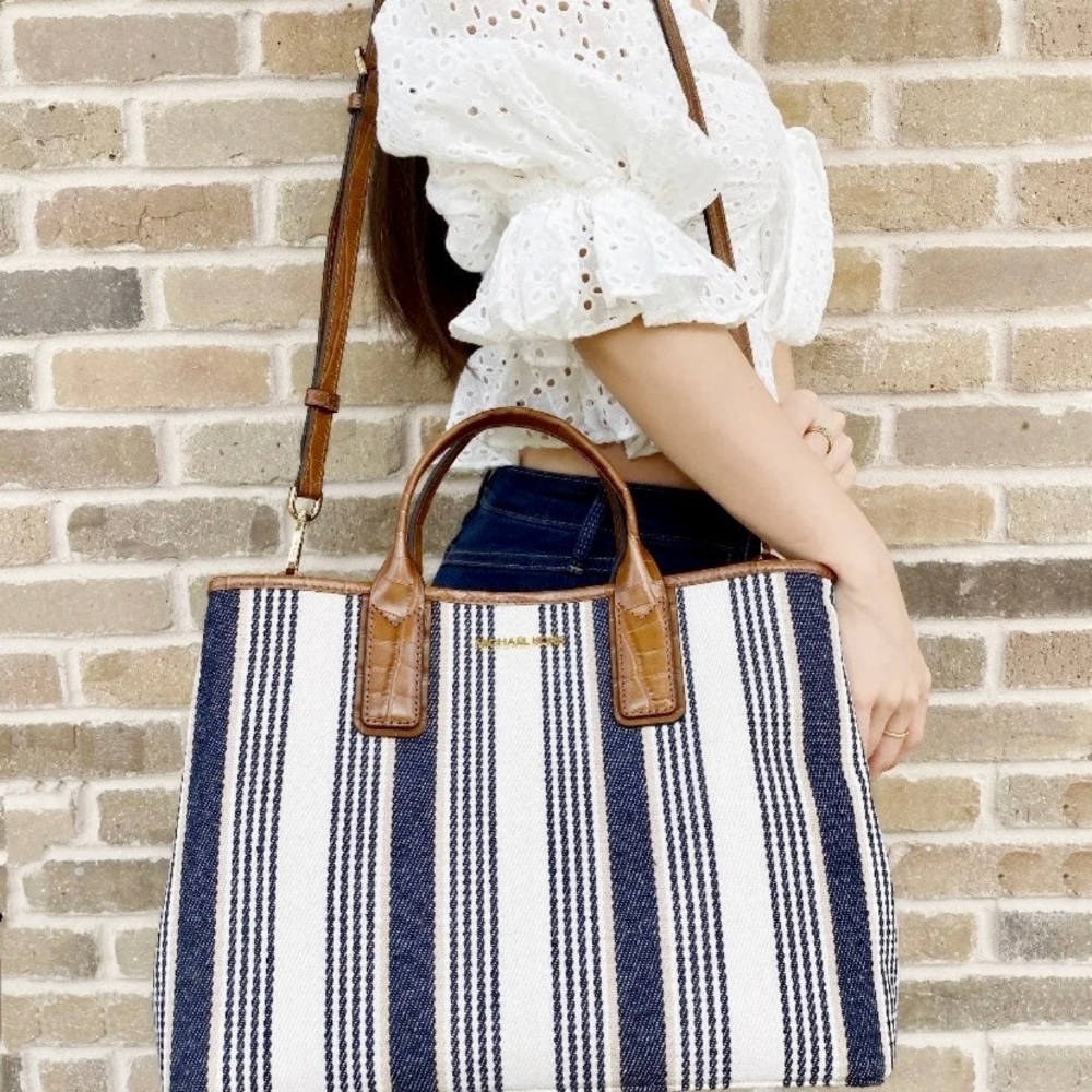 Beautiful Michael Kors Tote - Picture 5 of 6